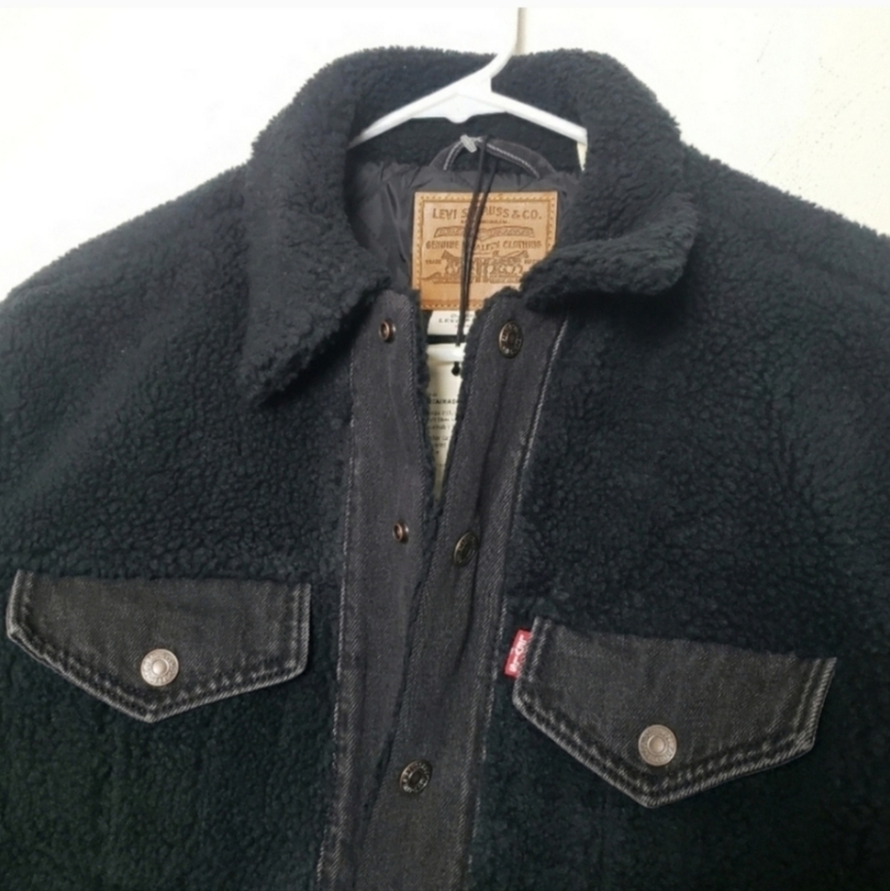 NWT LEVI'S Black Ex Boyfriend Pieced Sherpa Trucker Jacket in Two Shakes Size S